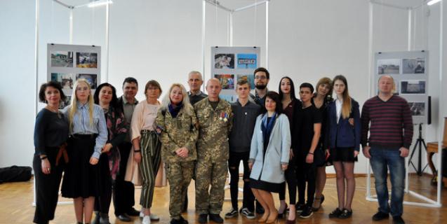 




Презентовано виставку фотографій  «Погляд на війну та мир»


