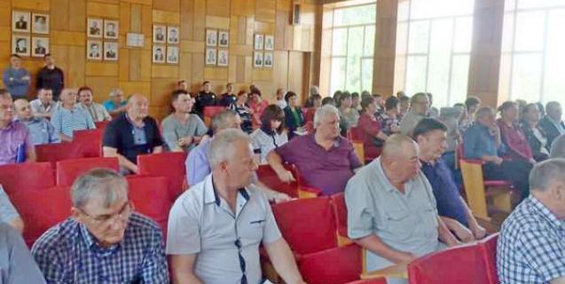 




Сесію Монастирищенської районної ради розпочали із скорочення посад


