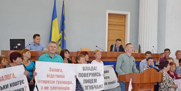




Тридцята сесія обласної ради традиційно розпочала роботу із звернень і заяв


