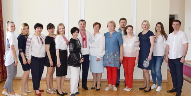




Сьогодні – День української вишиванки


