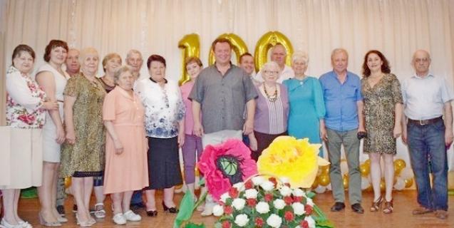 




Голова Уманської районної ради Оксана Супрунець привітала газету «Уманська зоря» зі 100-річним ювілеєм


