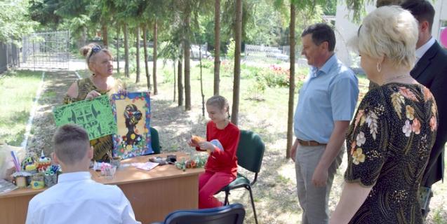 




Валентин Тарасенко познайомився із переможцями обласного фестивалю-конкурсу «Мистецький дивокрай Черкащини»


