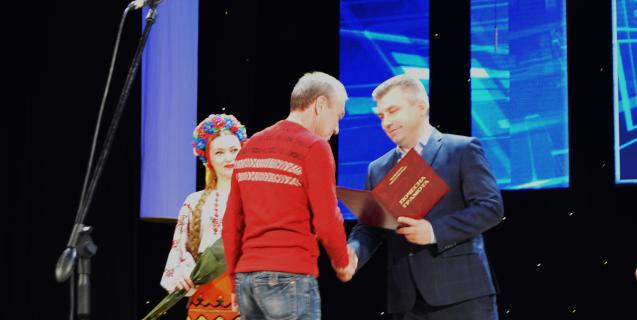 




Анатолій Підгорний привітав енергетиків Черкащини з професійним святом



