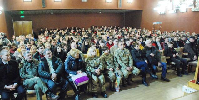 




У обласному краєзнавчому музеї провели заходи із вшанування пам’яті учасників боїв за Дебальцеве



