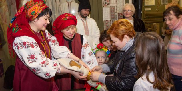 




У краєзнавчому музеї Масниця та Колодій пригощали гостей свята смачними варениками


