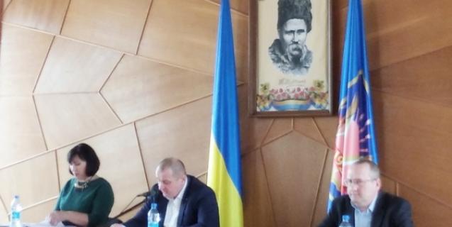 




Депутати Монастирищенської райради внесли зміни до бюджету, низки програм та ухвалили рішення щодо опорних шкіл району


