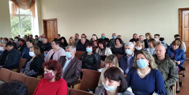 




Депутати Катеринопільської районної ради на сесії внесли зміни до бюджету і збільшили видатки на галузі охорони здоров’я, освіти, культури і соцзахисту


