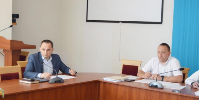 




Комісія обласної ради з питань розвитку інфраструктури та житлово-комунального господарства заслухала Романа Боднара щодо розподілу коштів, спрямованих на покращення доріг


