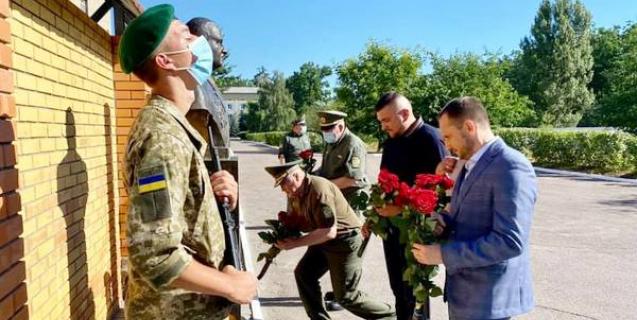 




«На жаль, це були не останні втрати». Андрій Сегеда під час вшанування пам’яті прикордонників


