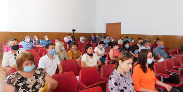 




Після розгляду питань порядку денного сесії голова районної ради Валентина Любомська проінформувала про реагування на ряд її звернень вищестоящими органами влади


