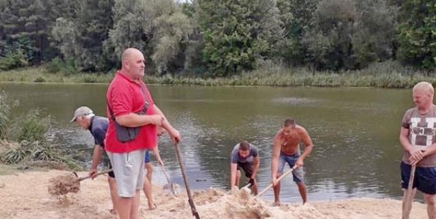 




У Ліплявській ОТГ ініціативні жителі провели суботник 


