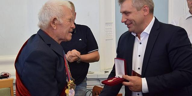 




Почесним громадянином Черкащини став Андрій Хіміч



