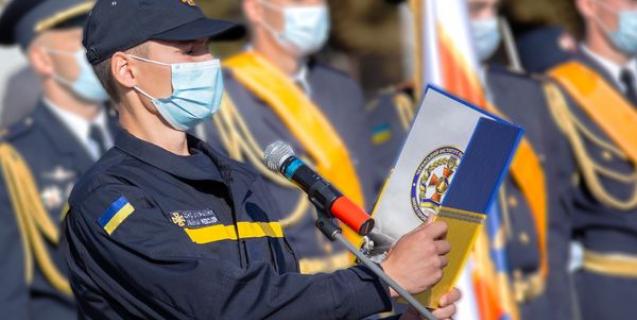 




У Черкасах першокурсники інституту пожежної безпеки склали Присягу


