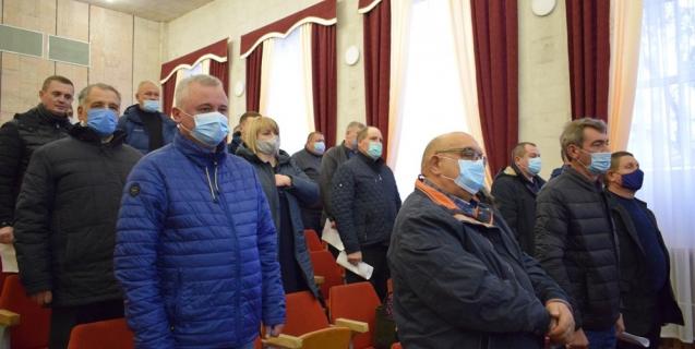 




На позачерговій сесії Уманської районної ради передавали майно і ліквідовували комунальні заклади


