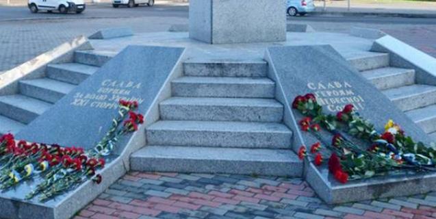 




В обласному центрі покладанням квітів та молебнем відзначили День Гідності і Свободи 


