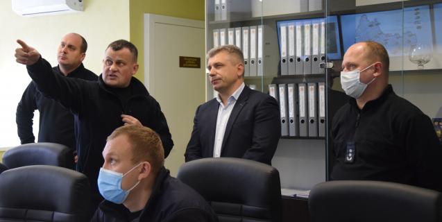 




Очільник обласної ради ознайомився з роботою Центру управління у надзвичайних ситуаціях



