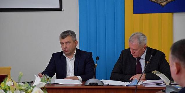 




Програма протидії тероризму, утворення лічильної комісії та зміна структури виконавчого апарату - результати засідання "регламентної" комісії


