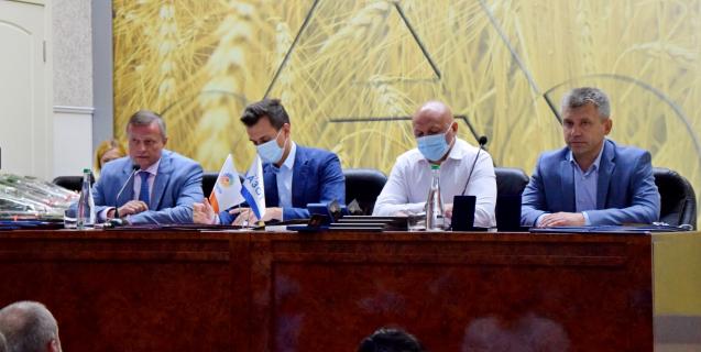 




Анатолій Підгорний привітав колектив ПрАТ "АЗОТ" із професійним святом


