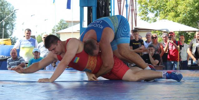 




У Красенівці відбулося всеукраїнське свято богатирської сили


