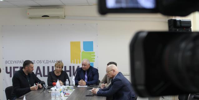 




Підтримка медзакладів і постійна робота на місцях, - ВО "ЧЕРКАЩАНИ" прозвітували про рік депутатської діяльності


