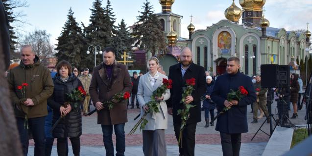 




Черкащани вшанували пам'ять загиблих під Дебальцевим


