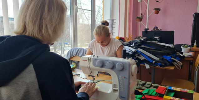 




Черкаські вчителі шиють турнікети для воїнів


