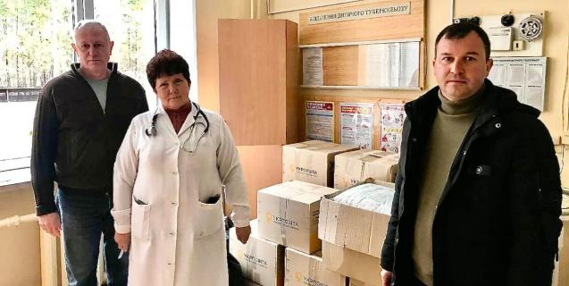 




Маленькі черкащанин, які хворіють на туберкульоз, отримали гуманітарні пакунки


