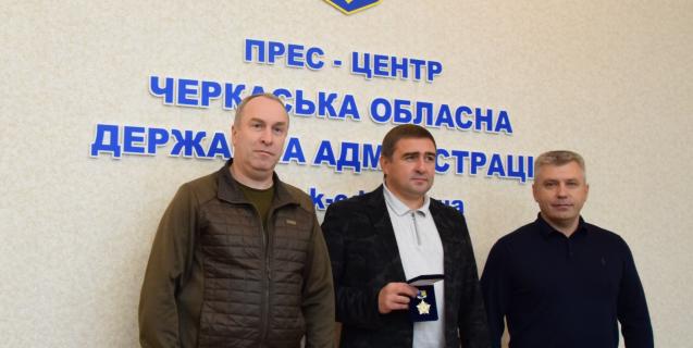 




Начальнику лісомисливського управління області вручили почесну відзнаку



