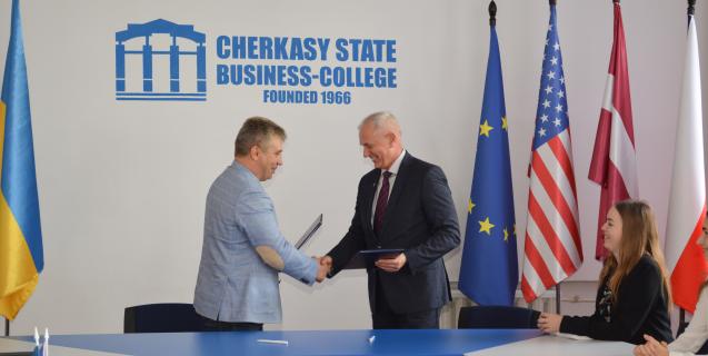 




Обласна рада та бізнес-коледж підписали меморандум про співпрацю


