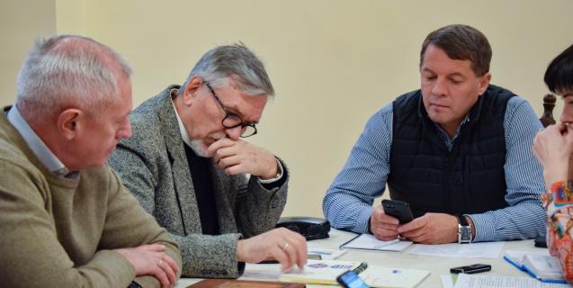 




В обласній раді продовжується робота над ескізом нагрудного знака "Доблесть Черкащини"


