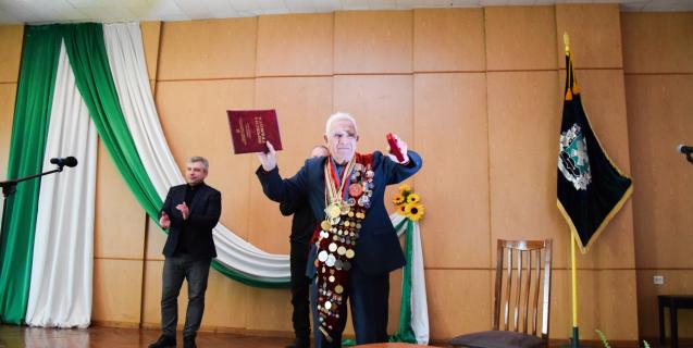 




Представники влади привітали з ювілеєм єдиного в області олімпійського чемпіона


