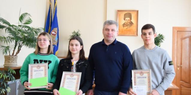 




Анатолій Підгорний відзначив обдарованих дітей Черкащини


