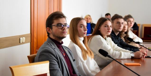 




Для студентів бізнес-коледжу влаштували тренінг з використання сервісів штучного інтелекту


