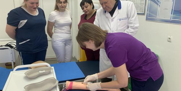 




Майже півсотні лікарів та медичних сестер пройшли навчання на базі обласної лікарні


