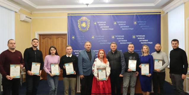 




10 черкащан отримали премії за розбудову молодіжної політики в області


